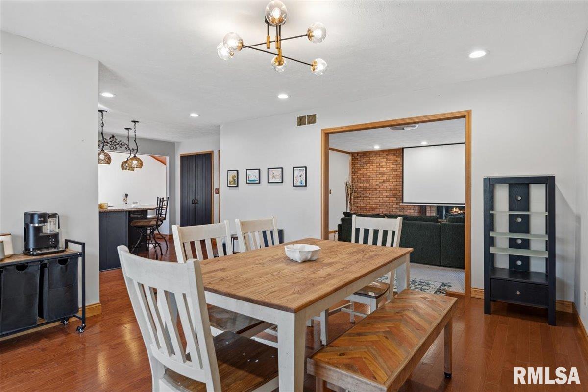2551 East Lake Shore Drive Springfield, IL 62712 - Photo 13 of 46