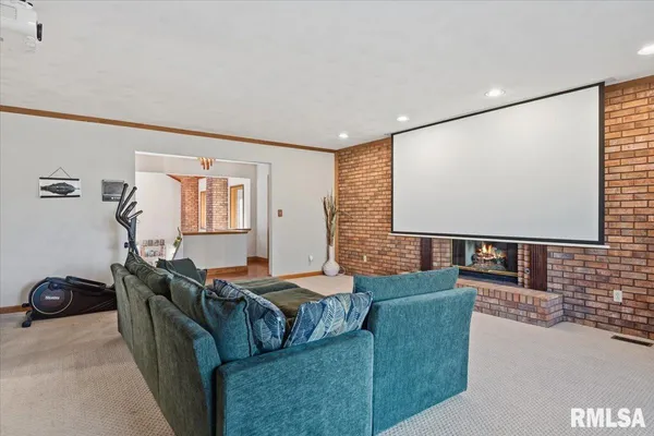 $549,900 | 2551 East Lake Shore Drive, Springfield, IL 62712