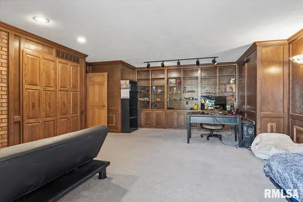 $549,900 | 2551 East Lake Shore Drive, Springfield, IL 62712