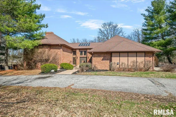 $549,900 | 2551 East Lake Shore Drive, Springfield, IL 62712