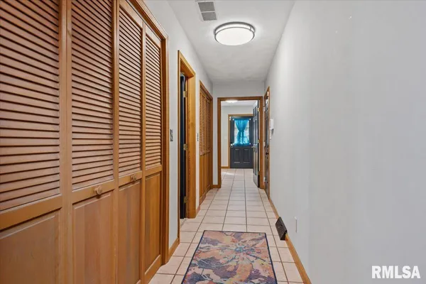 $549,900 | 2551 East Lake Shore Drive, Springfield, IL 62712