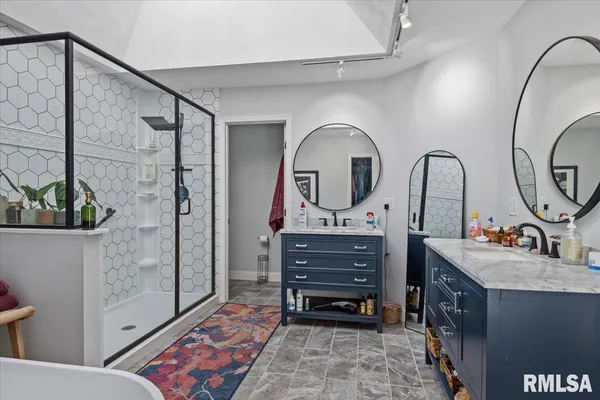 $549,900 | 2551 East Lake Shore Drive, Springfield, IL 62712