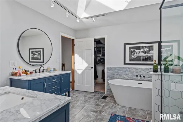 $549,900 | 2551 East Lake Shore Drive, Springfield, IL 62712