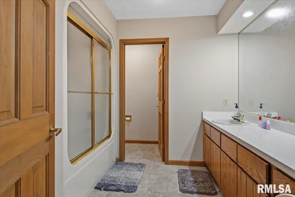 $549,900 | 2551 East Lake Shore Drive, Springfield, IL 62712