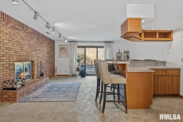 $549,900 | 2551 East Lake Shore Drive, Springfield, IL 62712