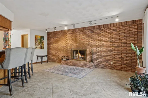 $549,900 | 2551 East Lake Shore Drive, Springfield, IL 62712