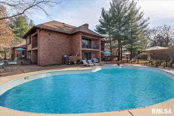 $549,900 | 2551 East Lake Shore Drive, Springfield, IL 62712