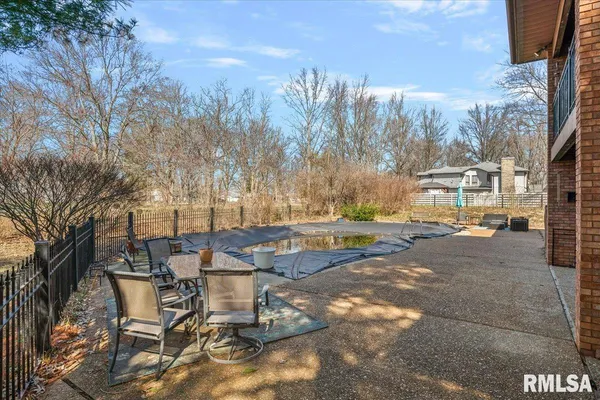 $549,900 | 2551 East Lake Shore Drive, Springfield, IL 62712