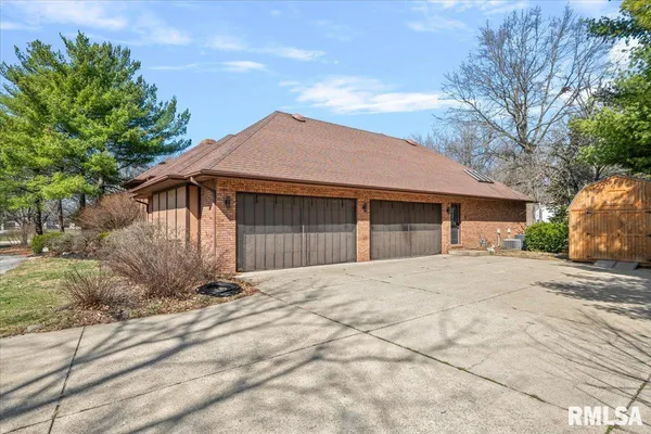 $549,900 | 2551 East Lake Shore Drive, Springfield, IL 62712