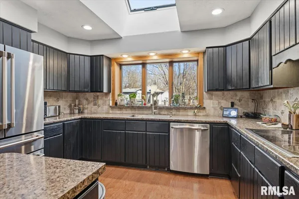 $549,900 | 2551 East Lake Shore Drive, Springfield, IL 62712