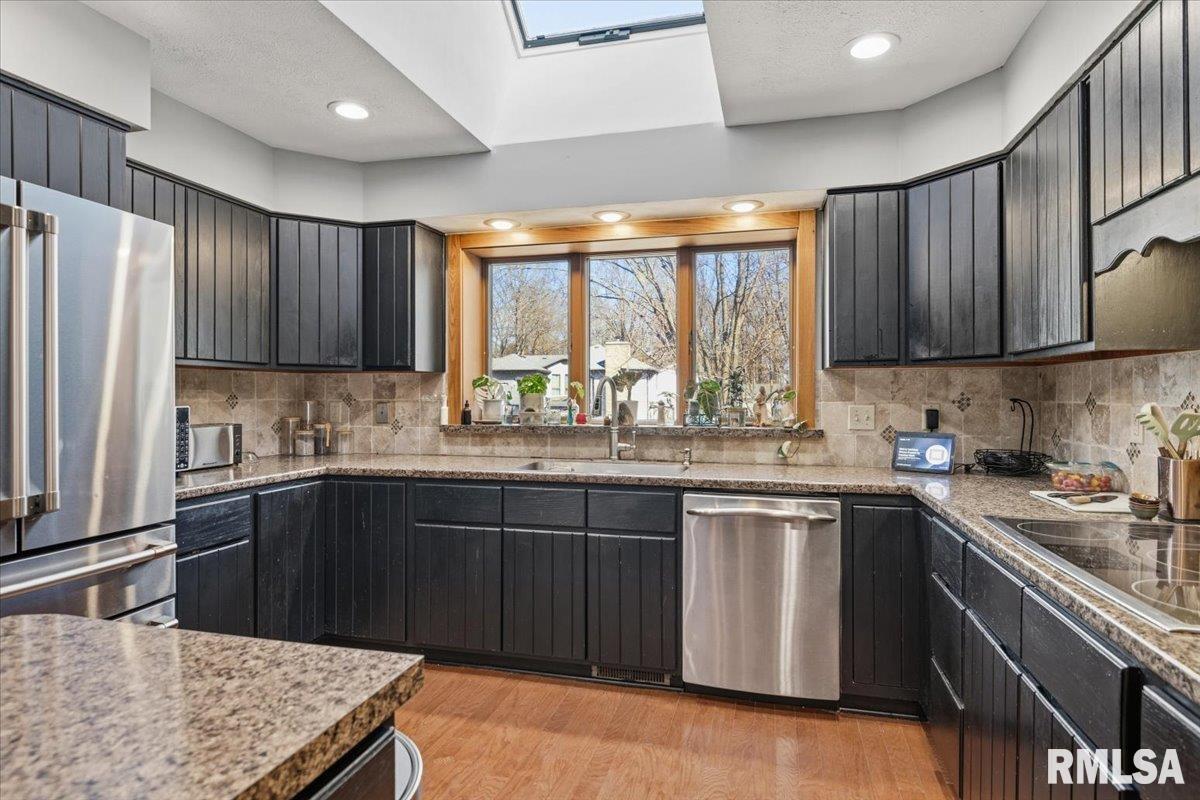 2551 East Lake Shore Drive Springfield, IL 62712 - Photo 9 of 46