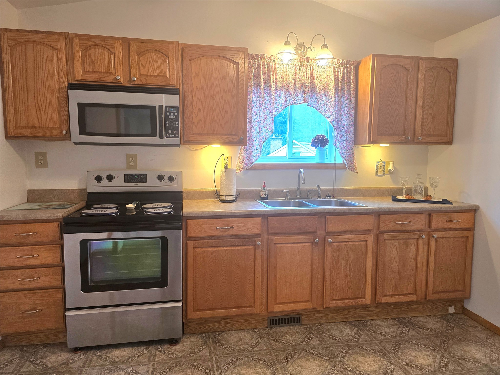 1068 Glenwood Road Vestal, NY 13850 - Photo 6 of 40