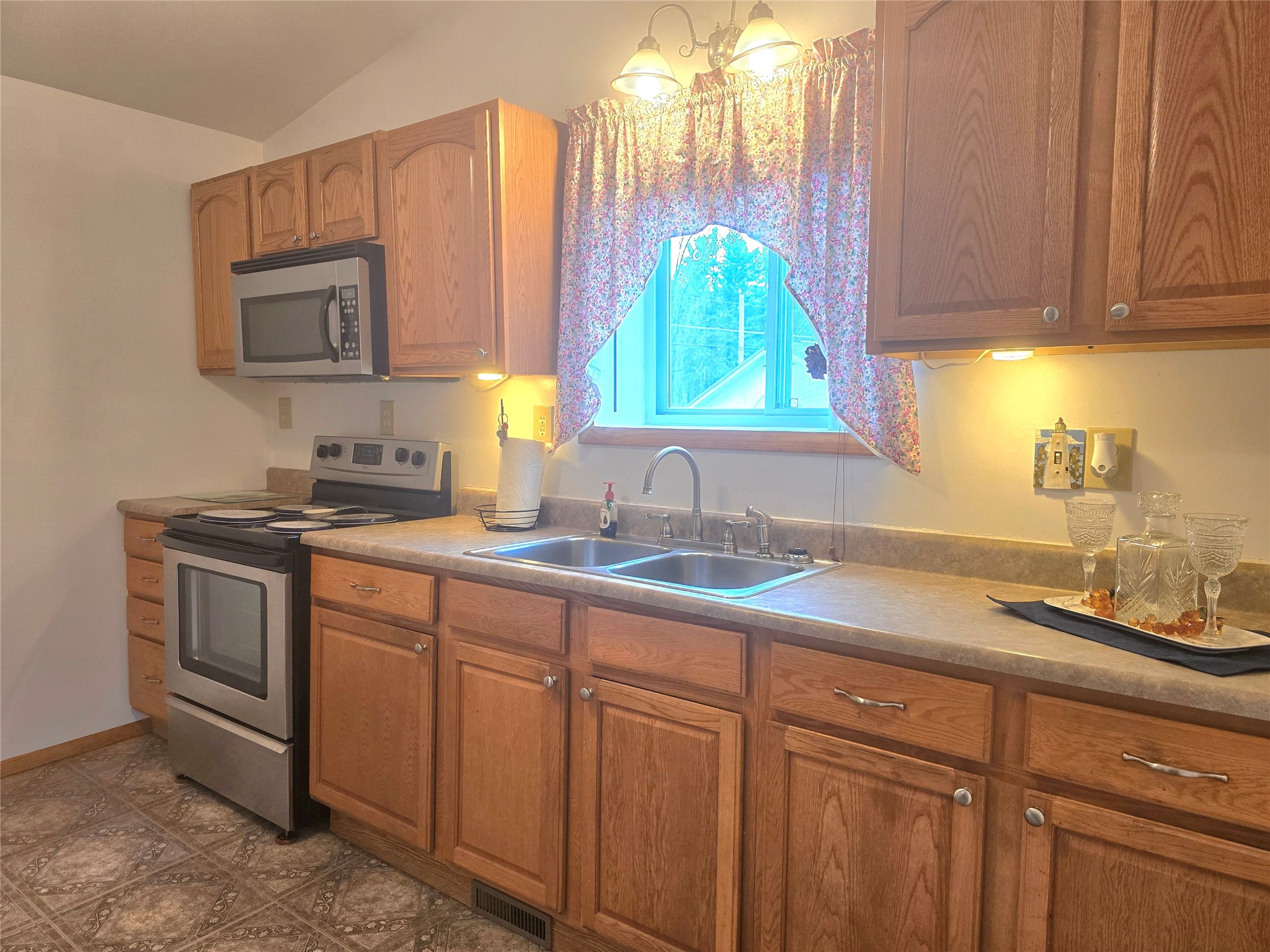 1068 Glenwood Road Vestal, NY 13850 - Photo 7 of 40
