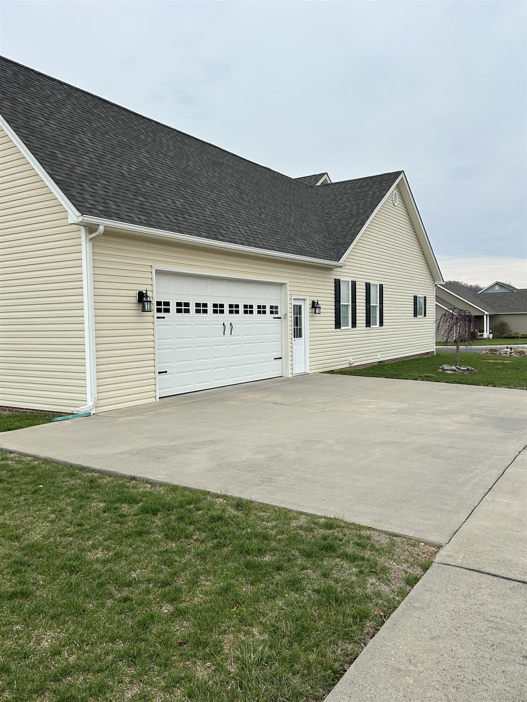 27 Slate Drive Stuarts Draft, VA 24477 - Photo 37 of 40 a view of house with yard