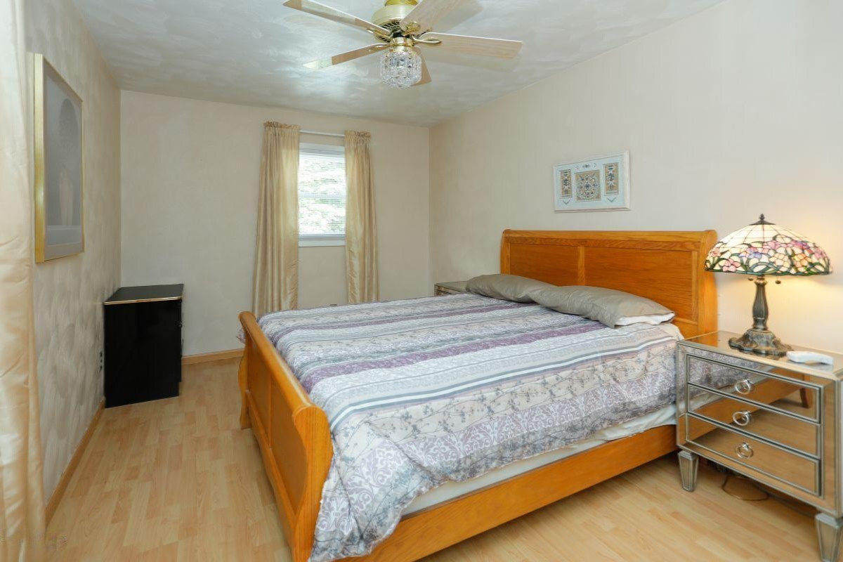 705 Piccadilly Road Kalamazoo, MI 49006 - Photo 11 of 23 705 Piccadilly Rd-111