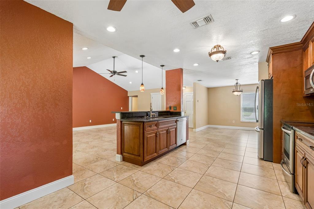 15109 Springview Street Tampa, FL 33624 - Photo 7 of 31