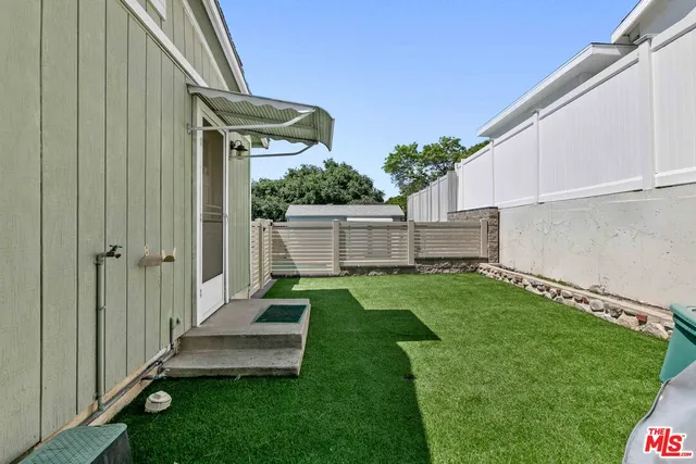 a view of back yard of the house
