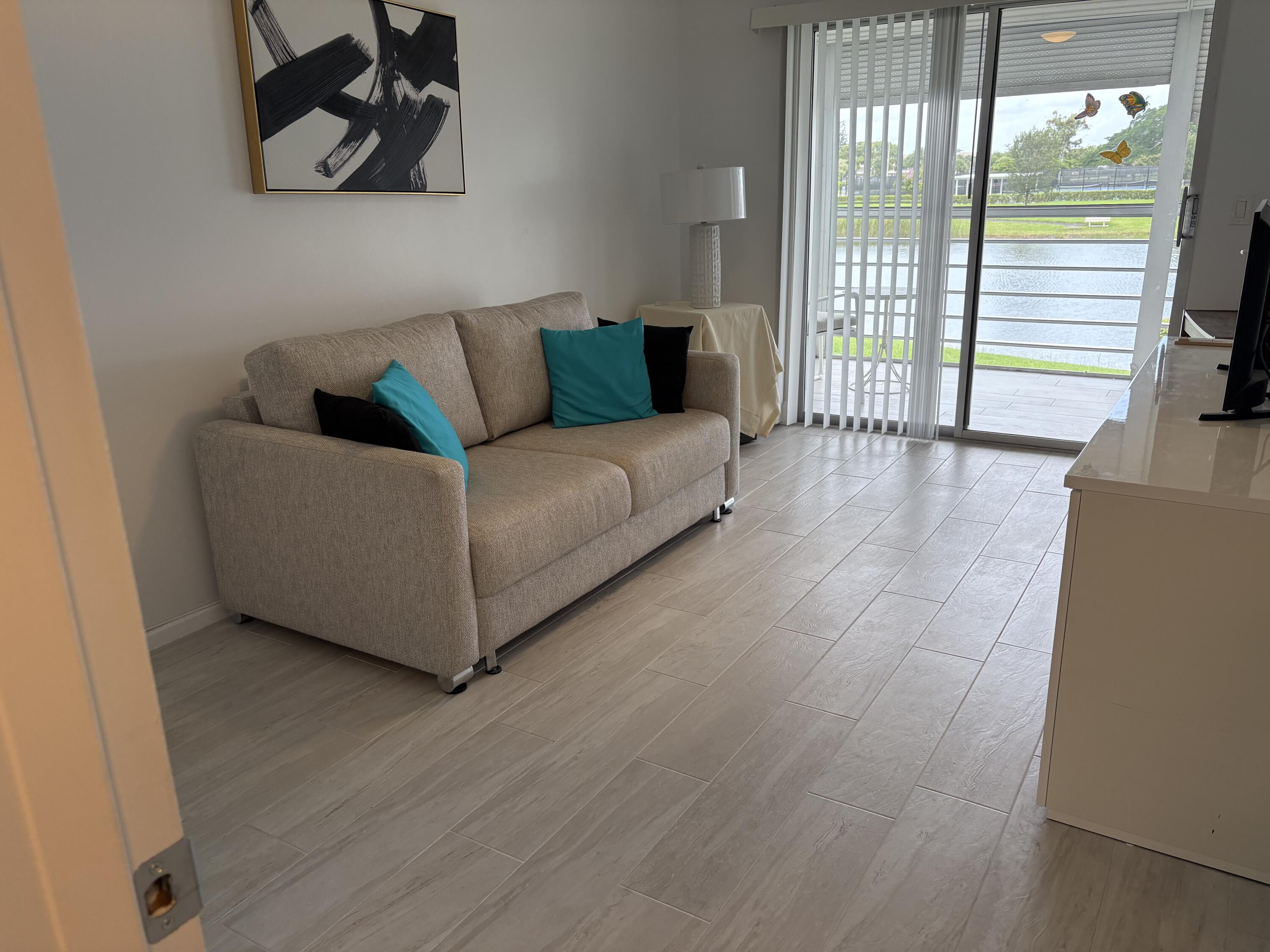2084 Exeter, Unit 2084E Boca Raton, FL 33434 - Photo 13 of 18 IMG_3140