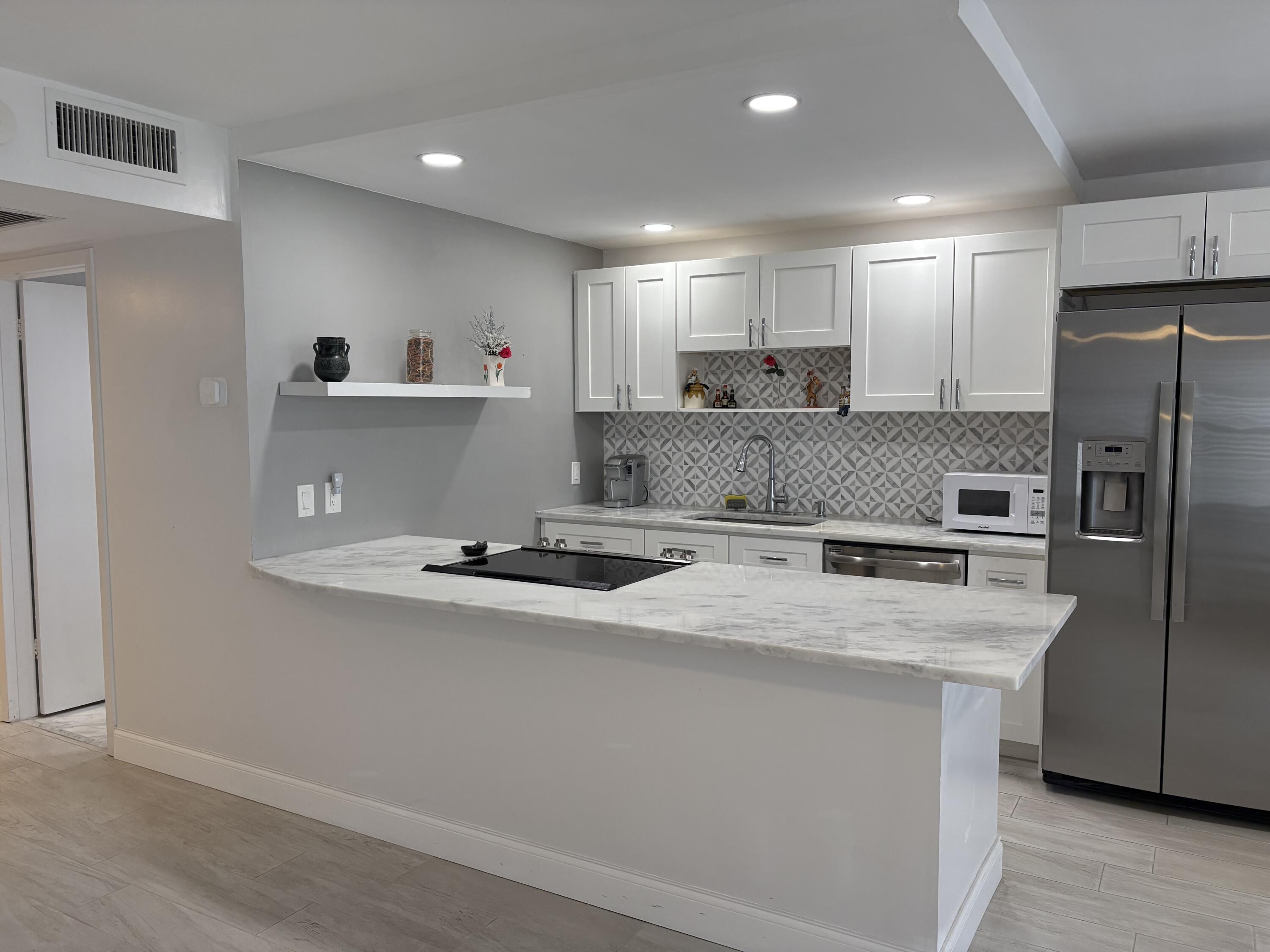 2084 Exeter, Unit 2084E Boca Raton, FL 33434 - Photo 3 of 18 IMG_3131