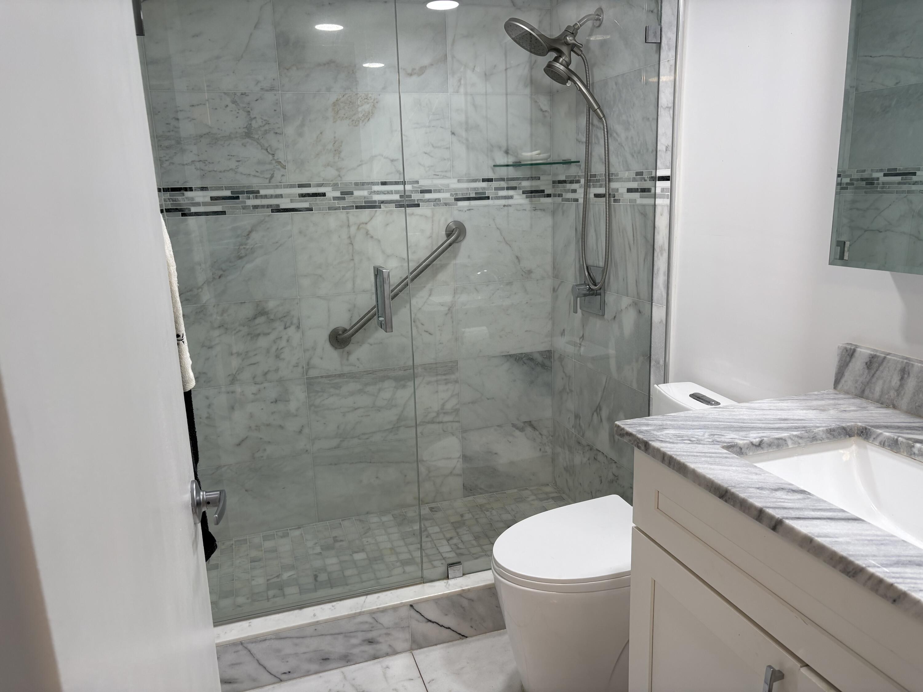 2084 Exeter, Unit 2084E Boca Raton, FL 33434 - Photo 8 of 18 IMG_3135