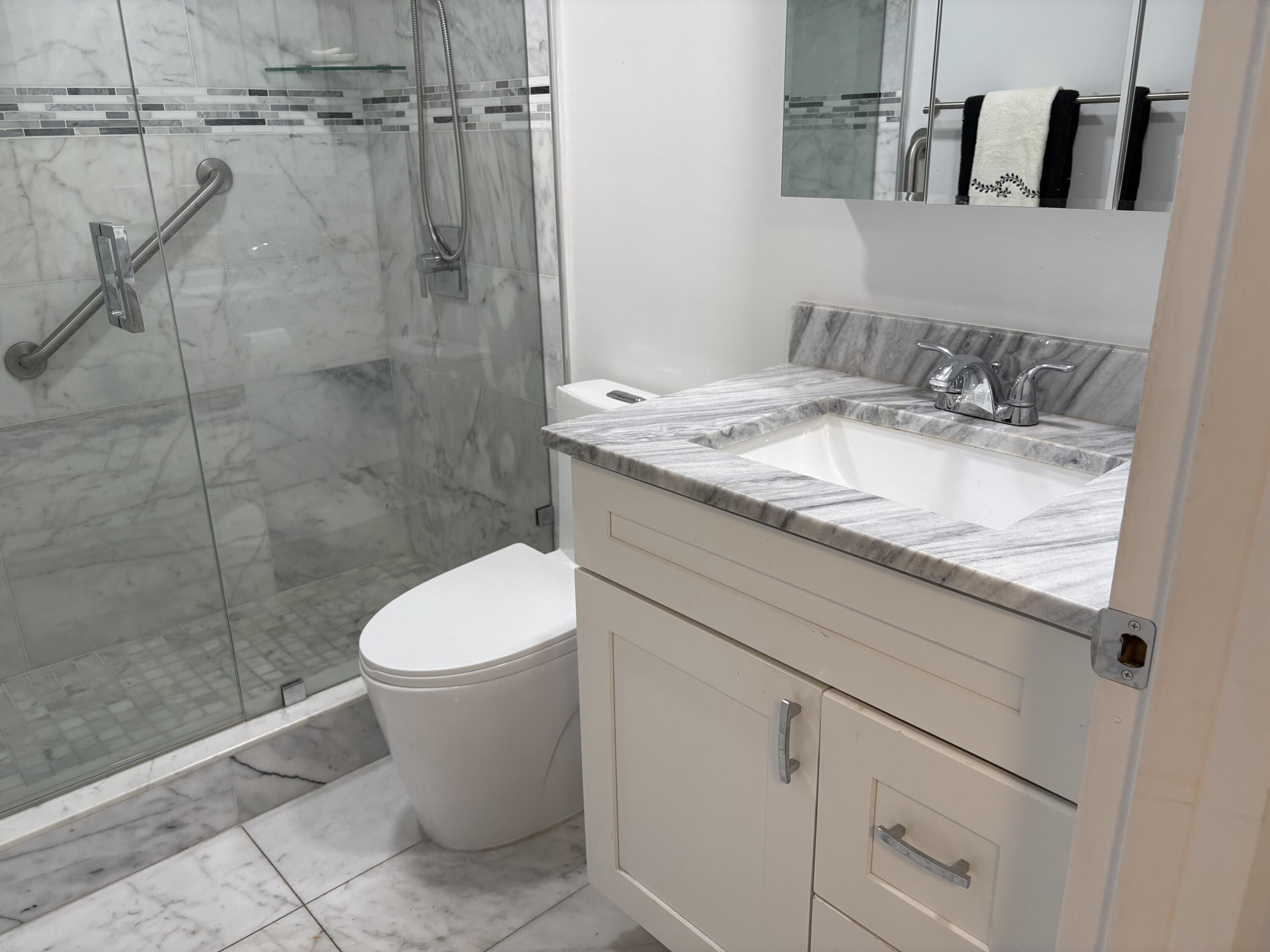 2084 Exeter, Unit 2084E Boca Raton, FL 33434 - Photo 9 of 18 IMG_3136