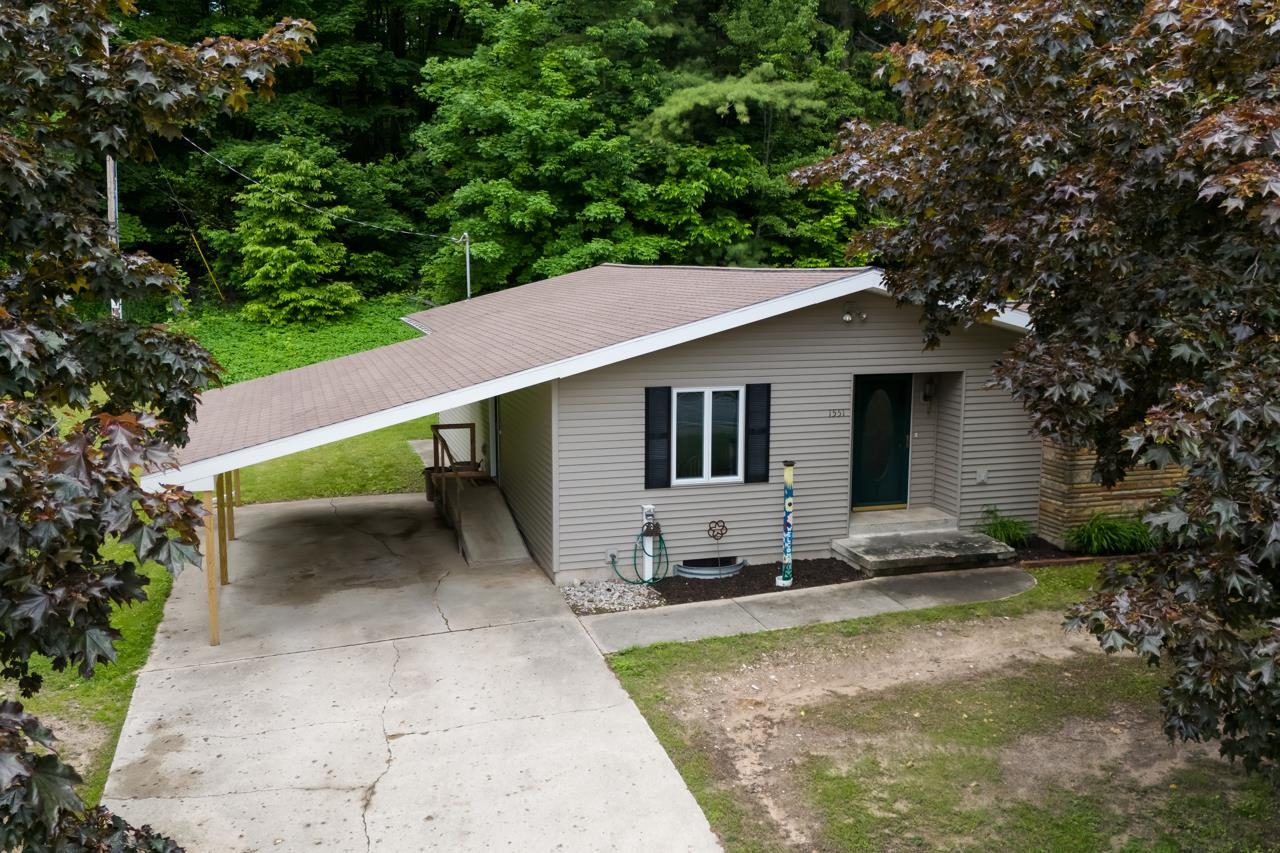 1551 North Macksey Road Suttons Bay, MI 49682 - Photo 3 of 34