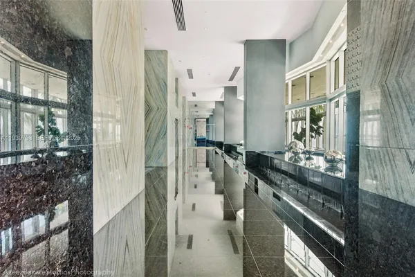 $650,000 | 335 South Biscayne Boulevard, Unit 3005, Miami, FL 33131