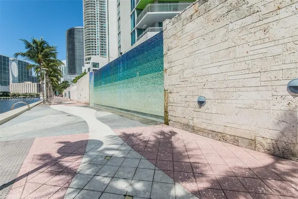 $650,000 | 335 South Biscayne Boulevard, Unit 3005, Miami, FL 33131