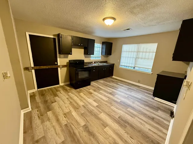 $950 | 1728 Felix Avenue, Memphis, TN 38114