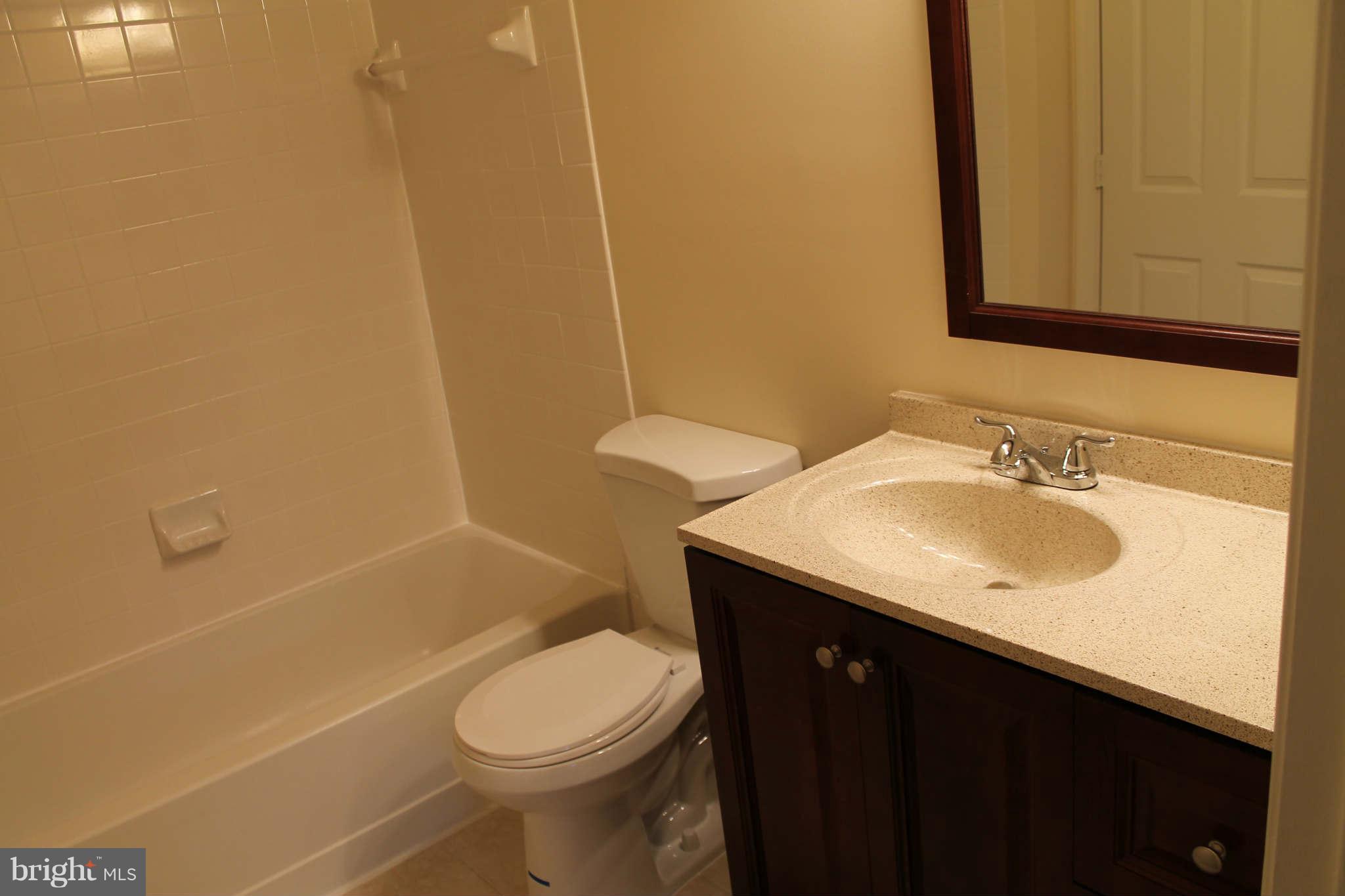 12004 Golf Ridge Court, Unit 102 Fairfax, VA 22033 - Photo 5 of 24 Bath