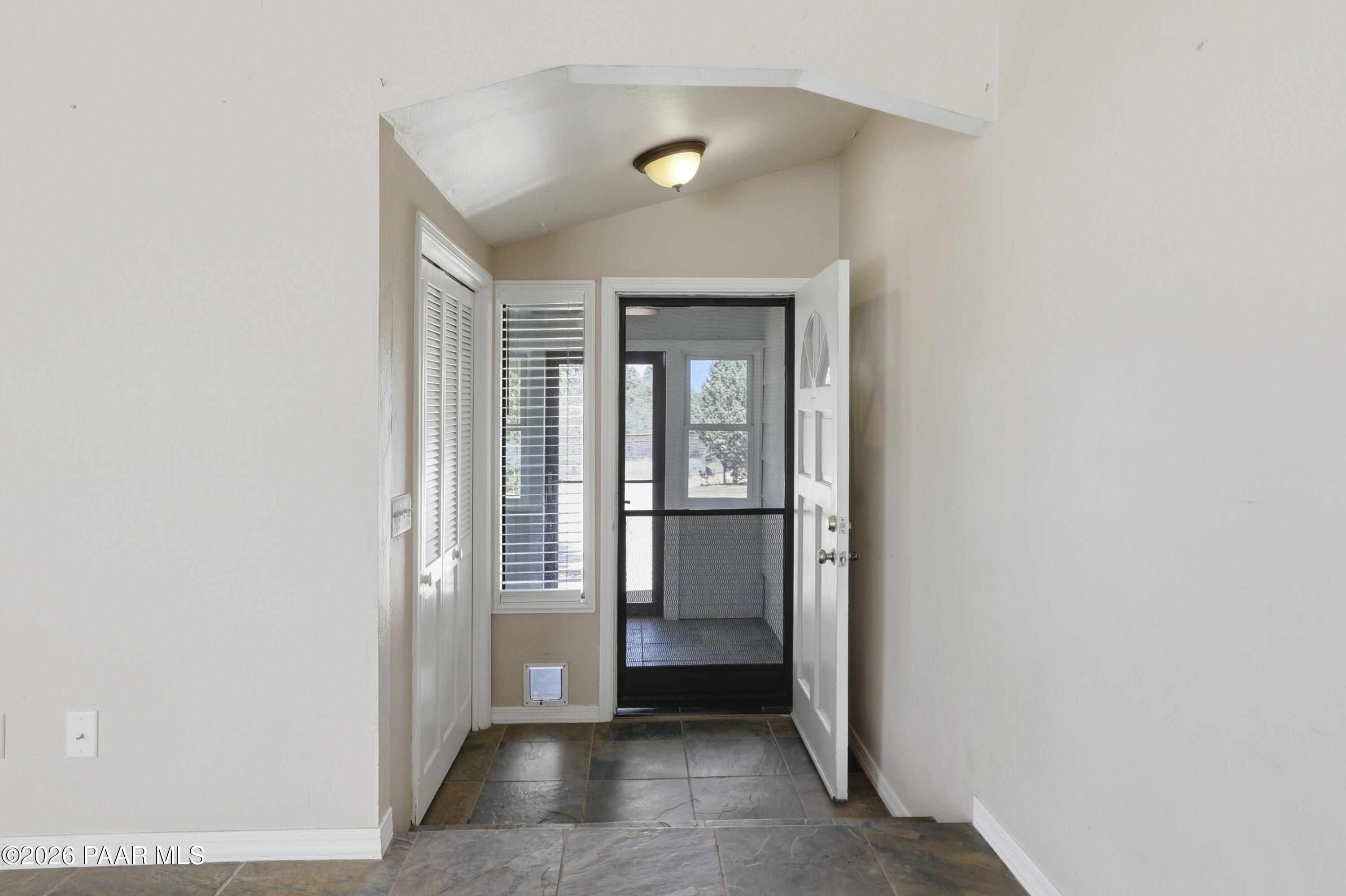 1690 West Oneal Road Prescott, AZ 86305 - Photo 6 of 61 Foyer