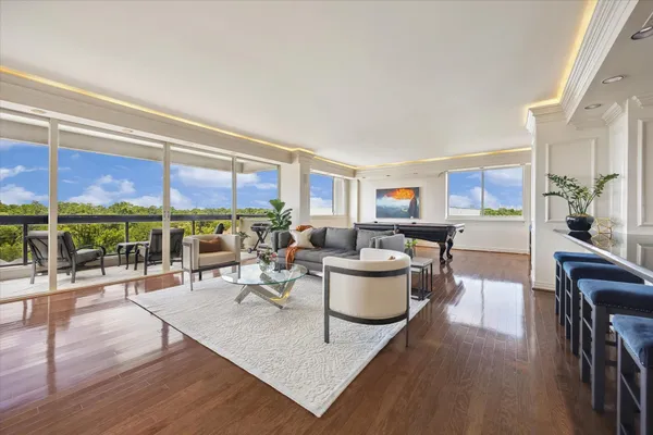 $550,000 | 49 Briar Hollow Lane, Unit 702, Houston, TX 77027