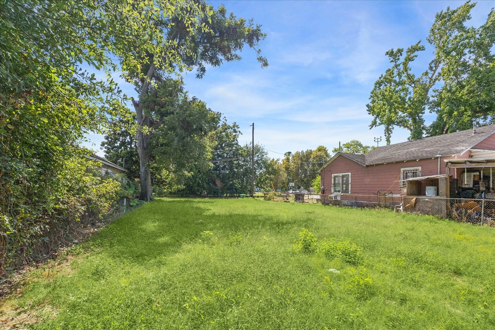 1105 Evelyn Street Houston, TX 77009 - Photo 5 of 11 a view of a big yard with a house