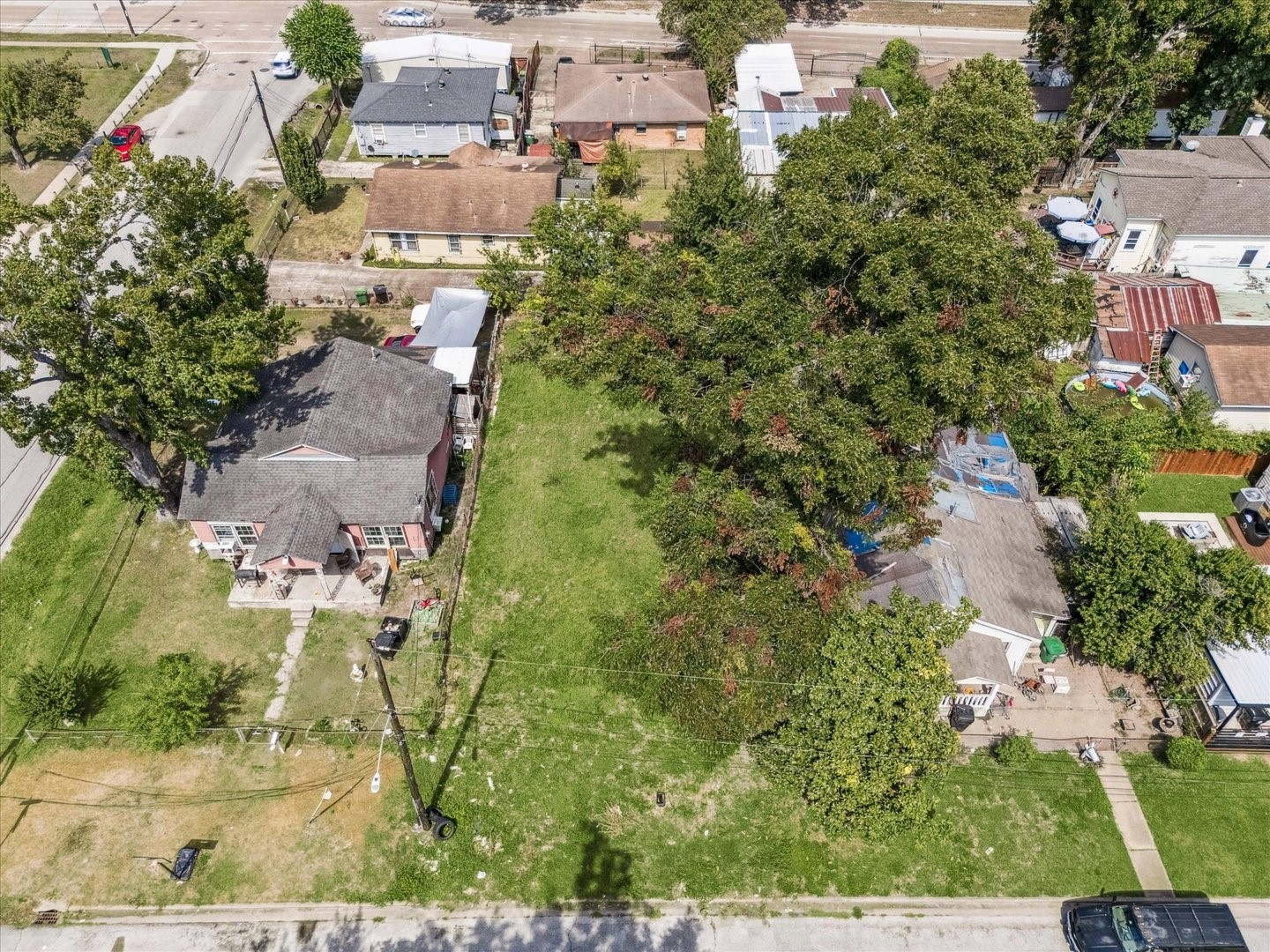 1105 Evelyn Street Houston, TX 77009 - Photo 6 of 11 an aerial view of residential house with outdoor space
