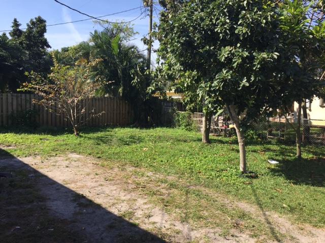 47 Davis Road Lake Worth, FL 33461 - Photo 9 of 12 Back Yard