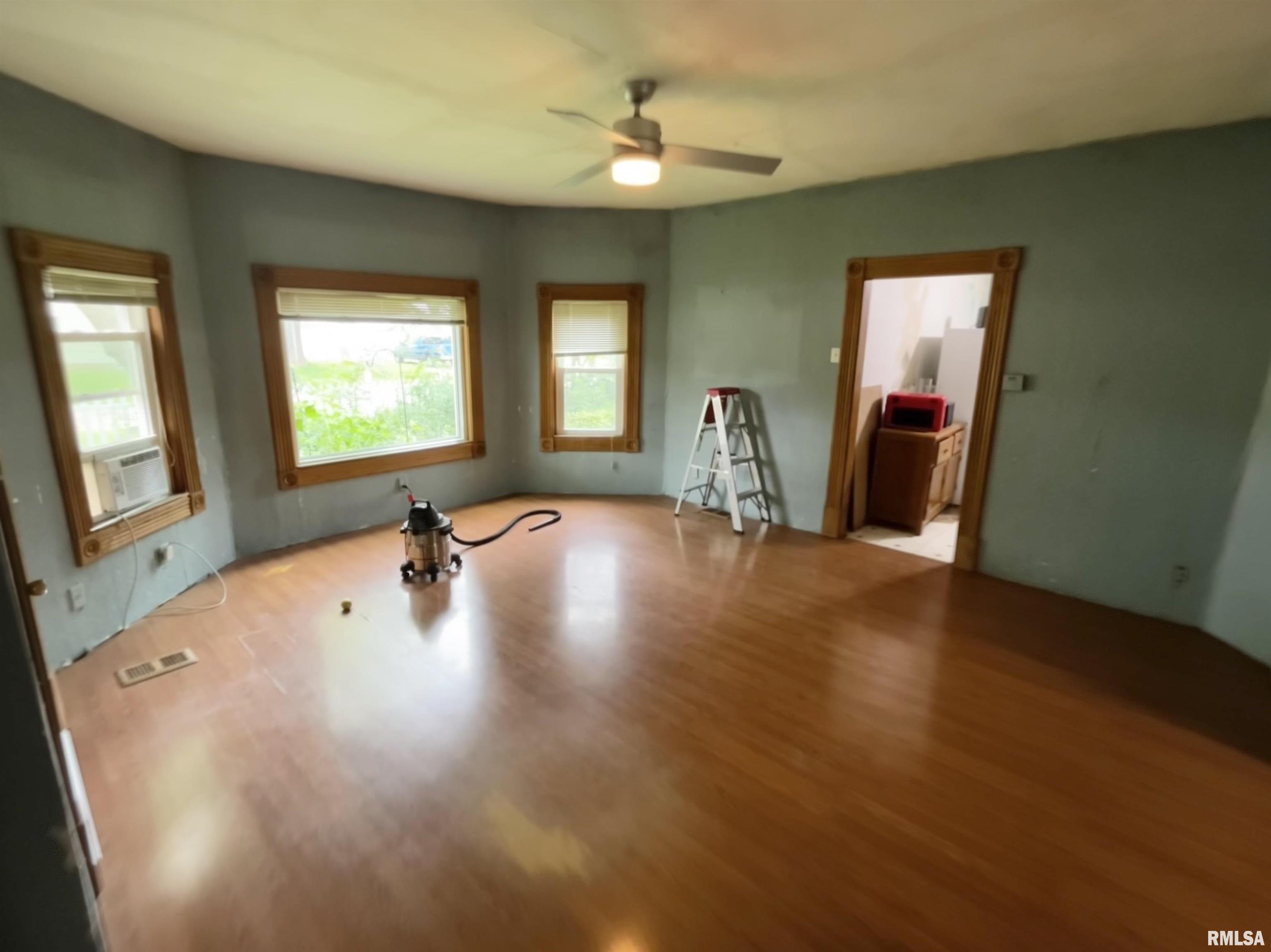 401 East 4th Street Delavan, IL 61734 - Photo 18 of 43