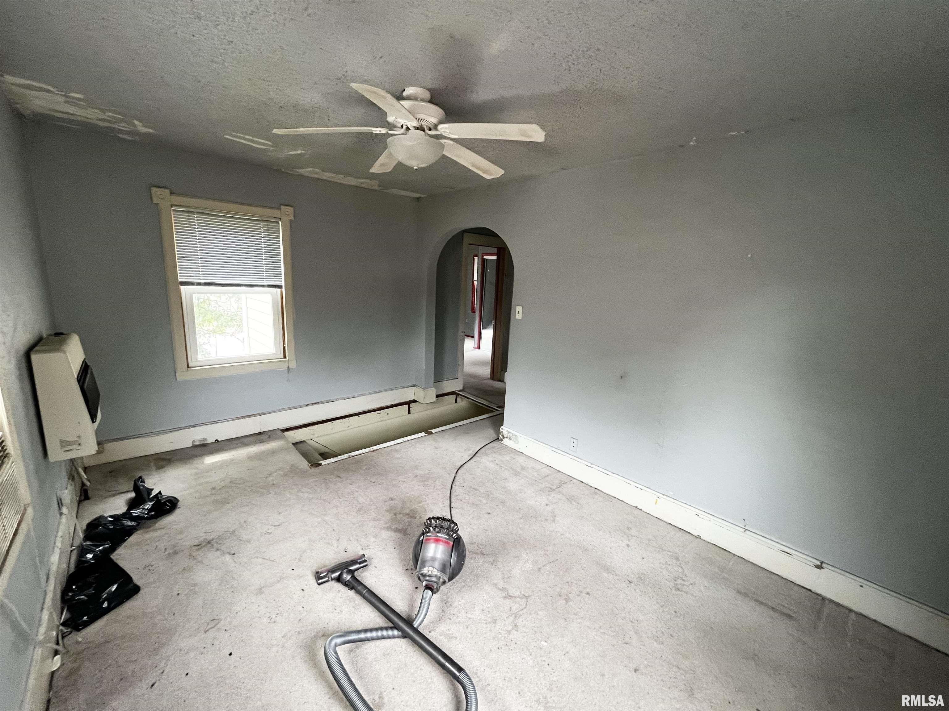 401 East 4th Street Delavan, IL 61734 - Photo 27 of 43