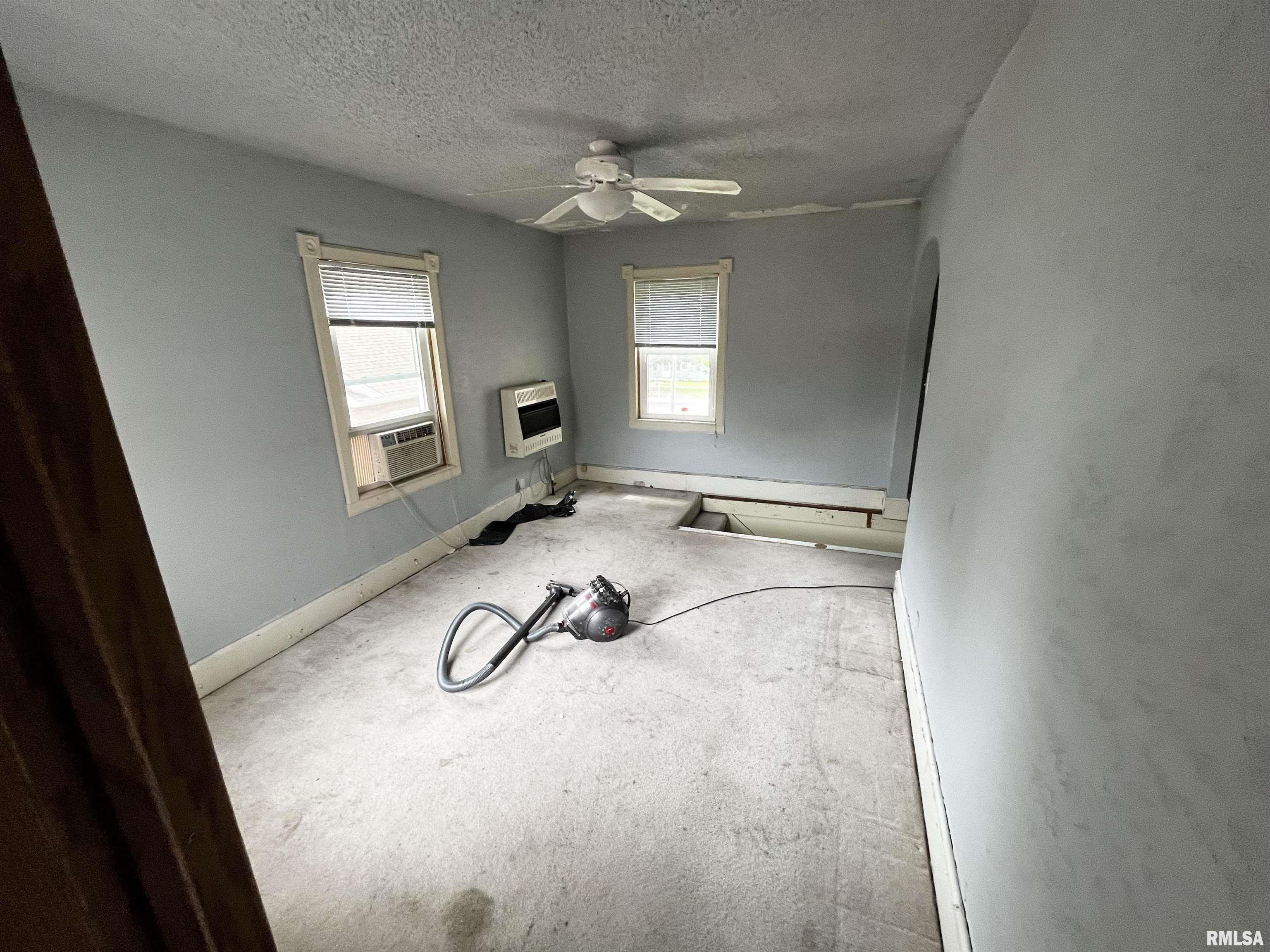 401 East 4th Street Delavan, IL 61734 - Photo 28 of 43