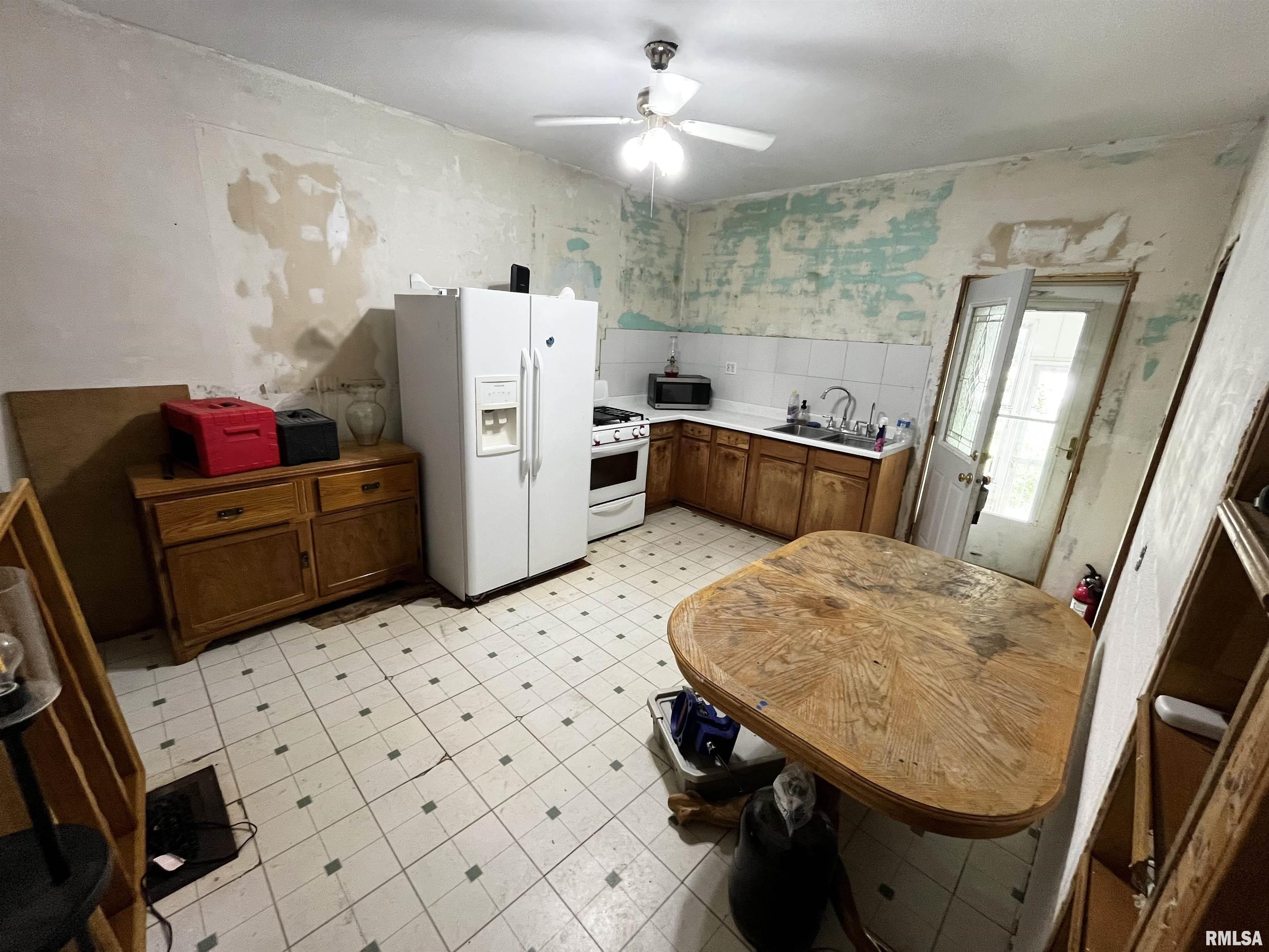 401 East 4th Street Delavan, IL 61734 - Photo 7 of 43