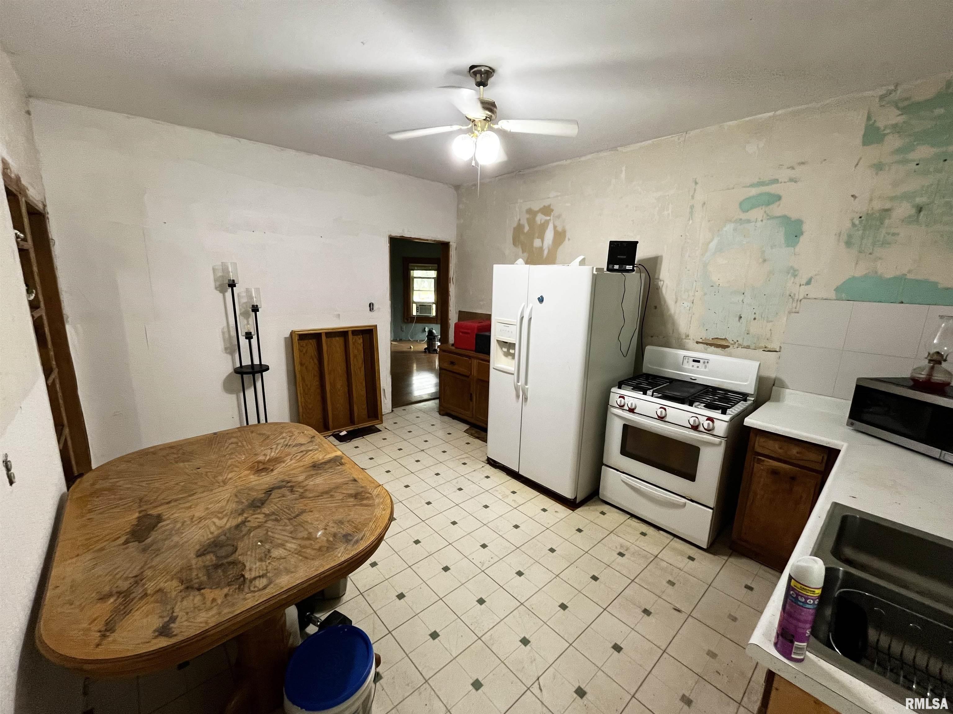 401 East 4th Street Delavan, IL 61734 - Photo 8 of 43