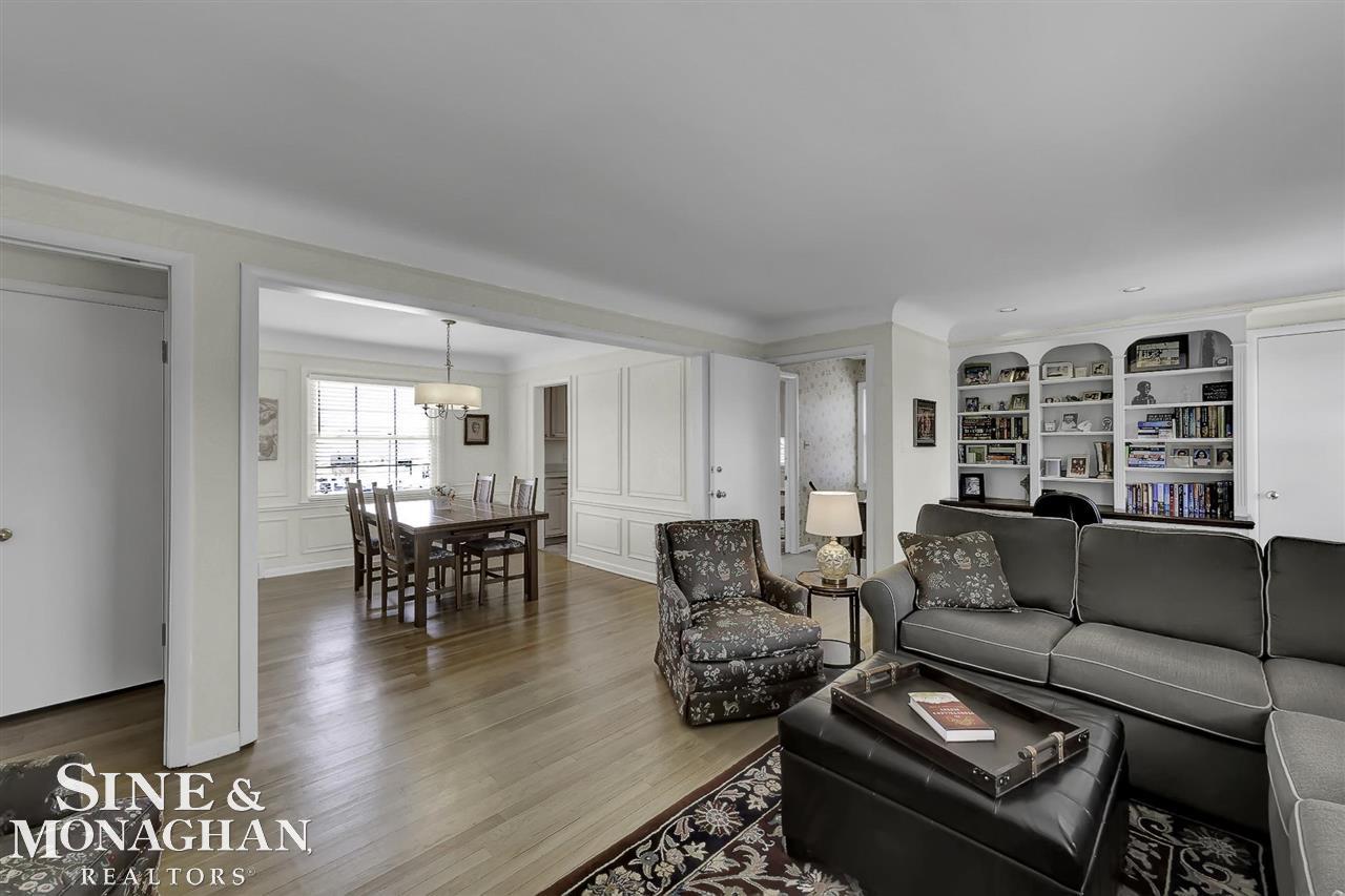 636 Cadieux Road Grosse Pointe, MI 48230 - Photo 6 of 29 50072928-5.JPG