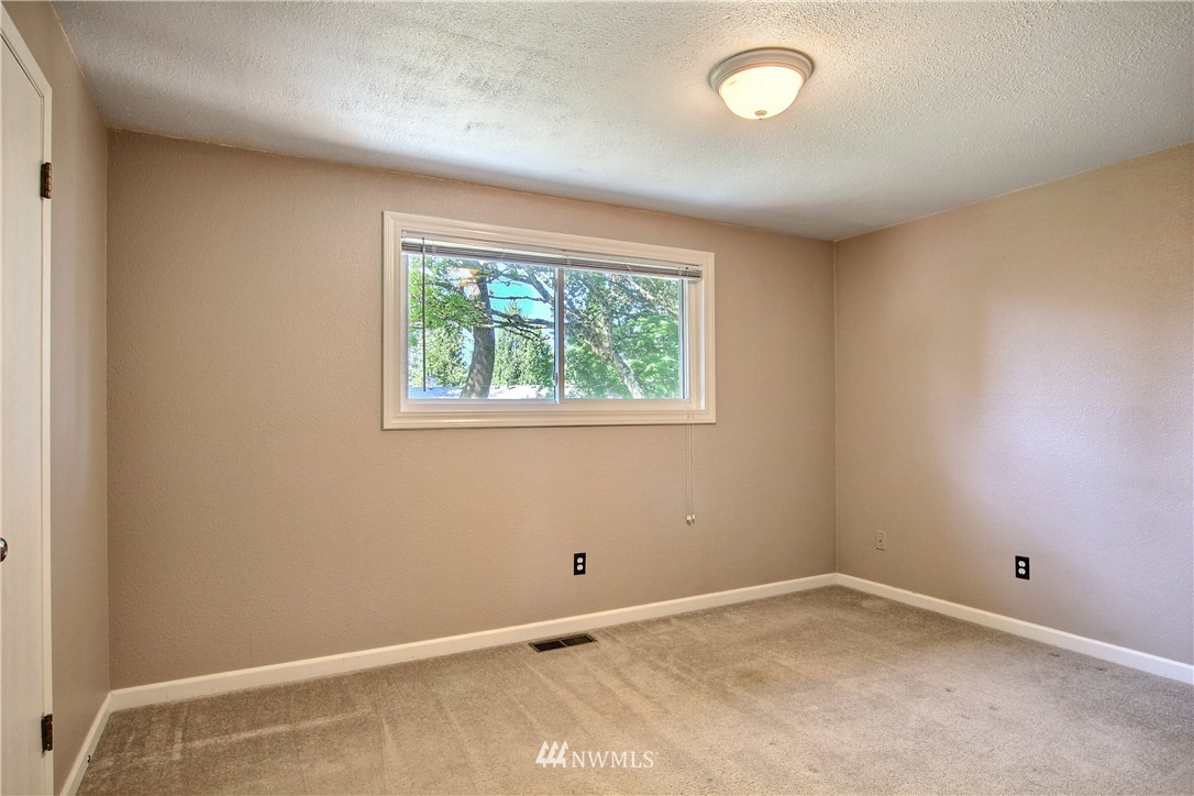 509 223rd Street Southwest Bothell, WA 98021 - Photo 15 of 39 an empty room with a window