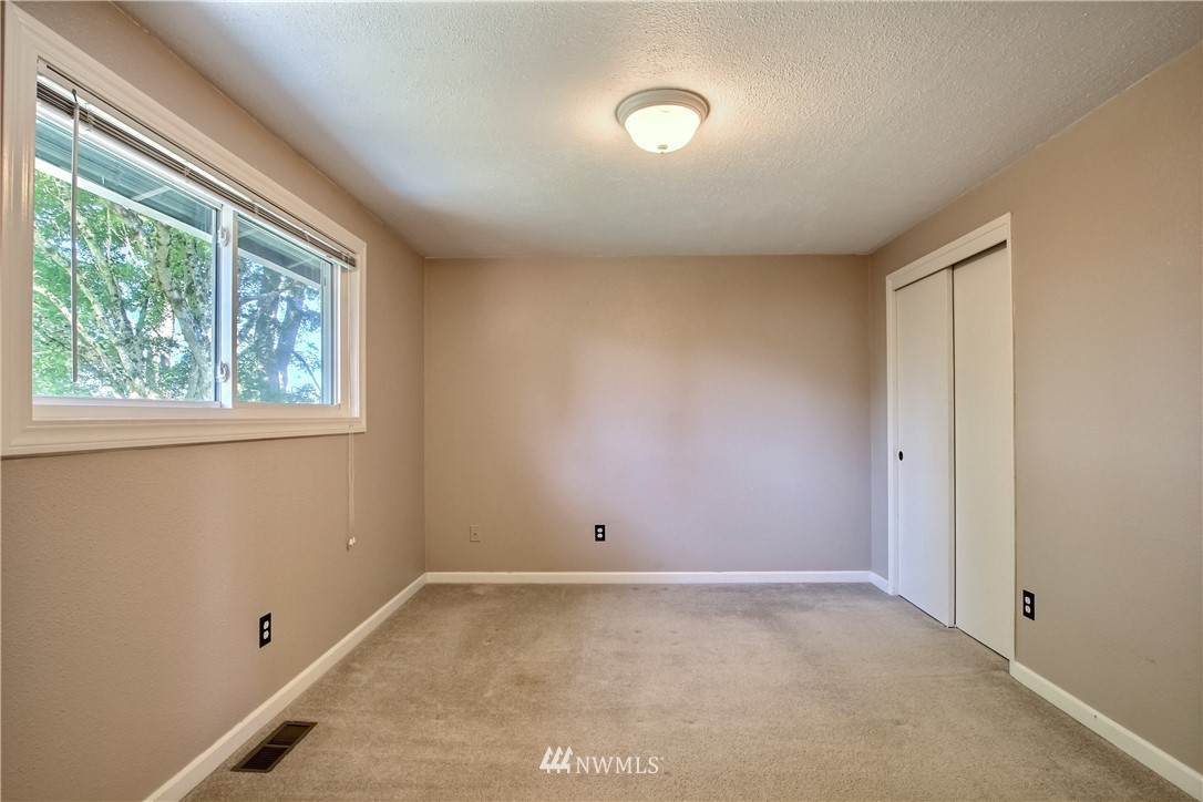 509 223rd Street Southwest Bothell, WA 98021 - Photo 16 of 39 an empty room with a window