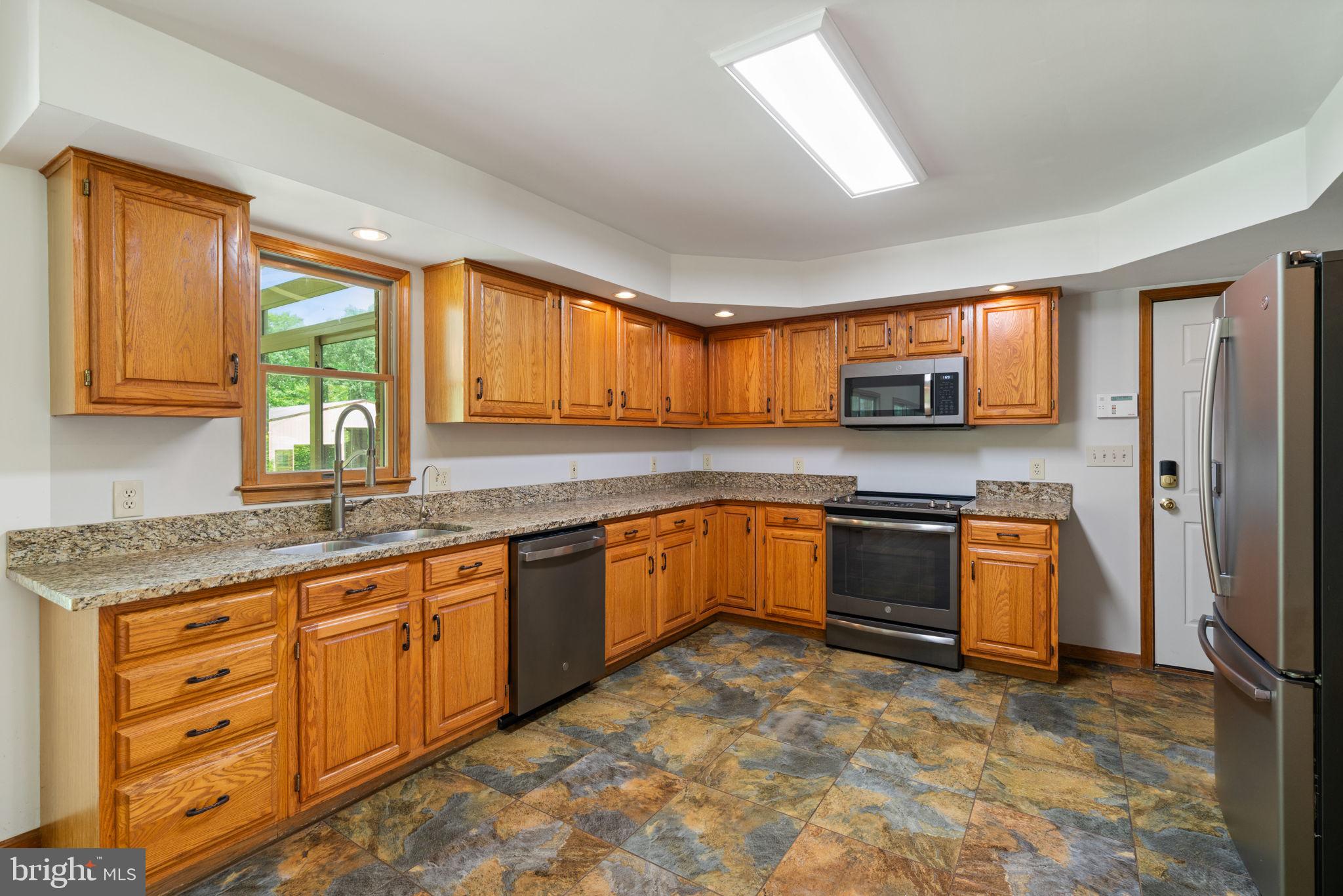 5418 Courthouse Road Spotsylvania, VA 22551 - Photo 19 of 73 Granite Counters