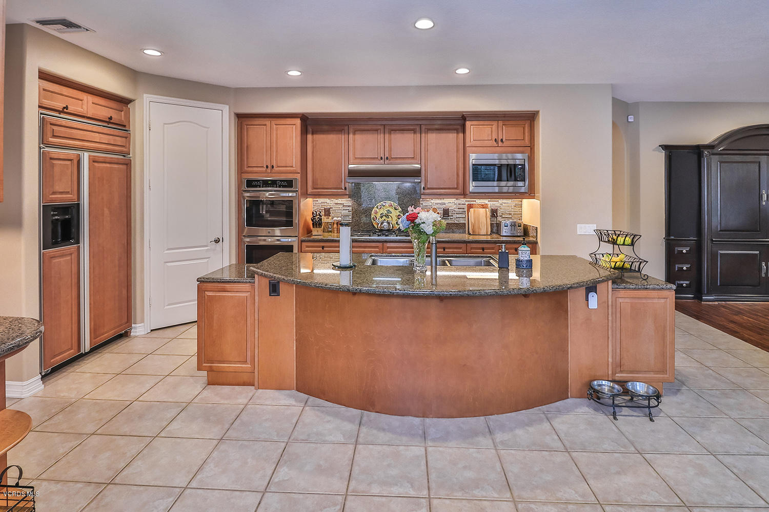649 Noble Road Simi Valley, CA 93065 - Photo 13 of 70 gKitchen2