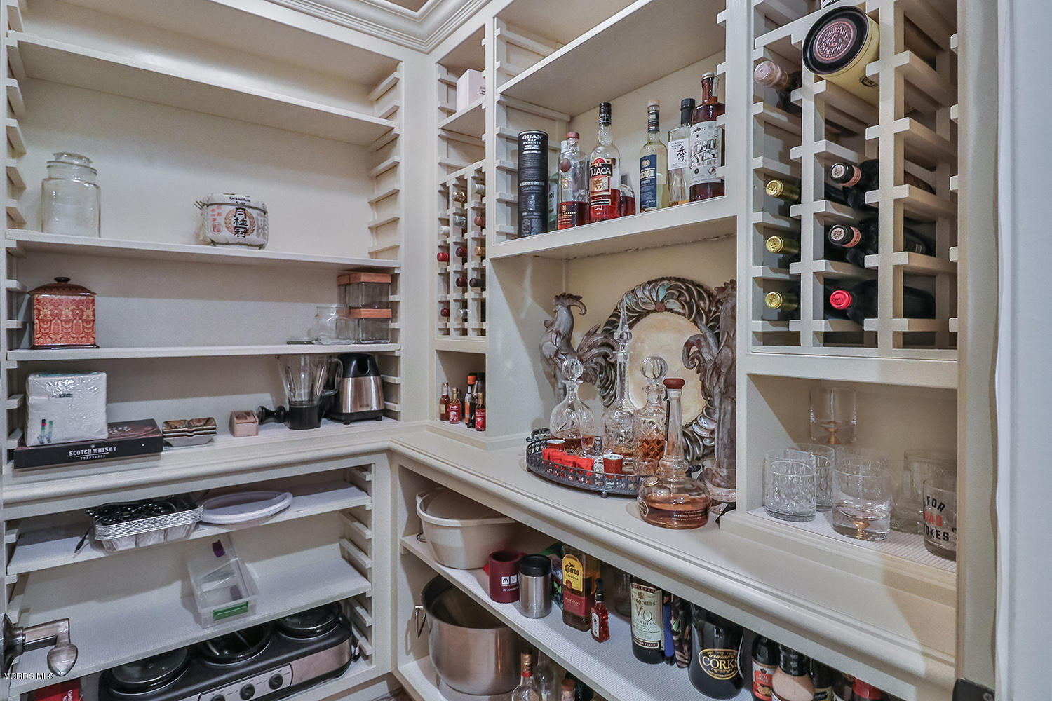 649 Noble Road Simi Valley, CA 93065 - Photo 23 of 70 hHall Bar and Laundry2