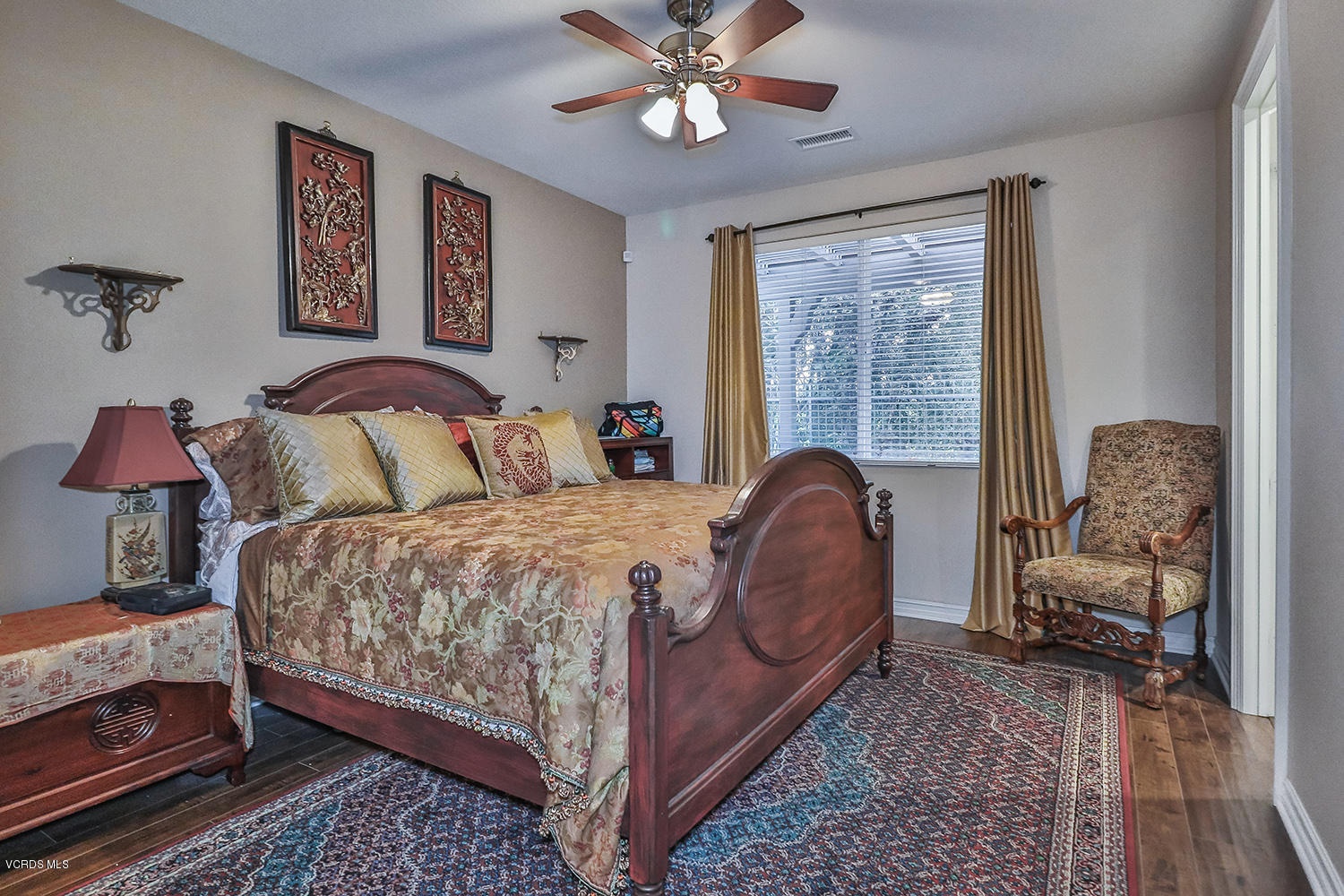649 Noble Road Simi Valley, CA 93065 - Photo 26 of 70 iGuest Ensuite1