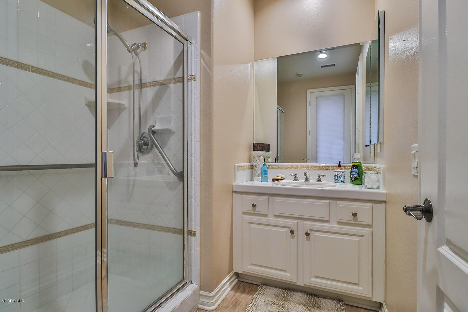 649 Noble Road Simi Valley, CA 93065 - Photo 28 of 70 iGuest Ensuite4