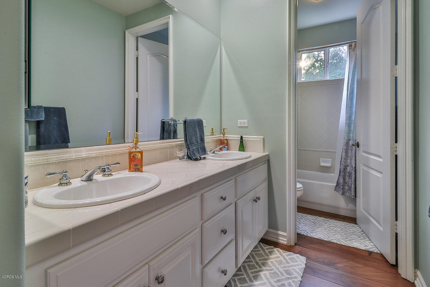649 Noble Road Simi Valley, CA 93065 - Photo 44 of 70 nHall Bath1