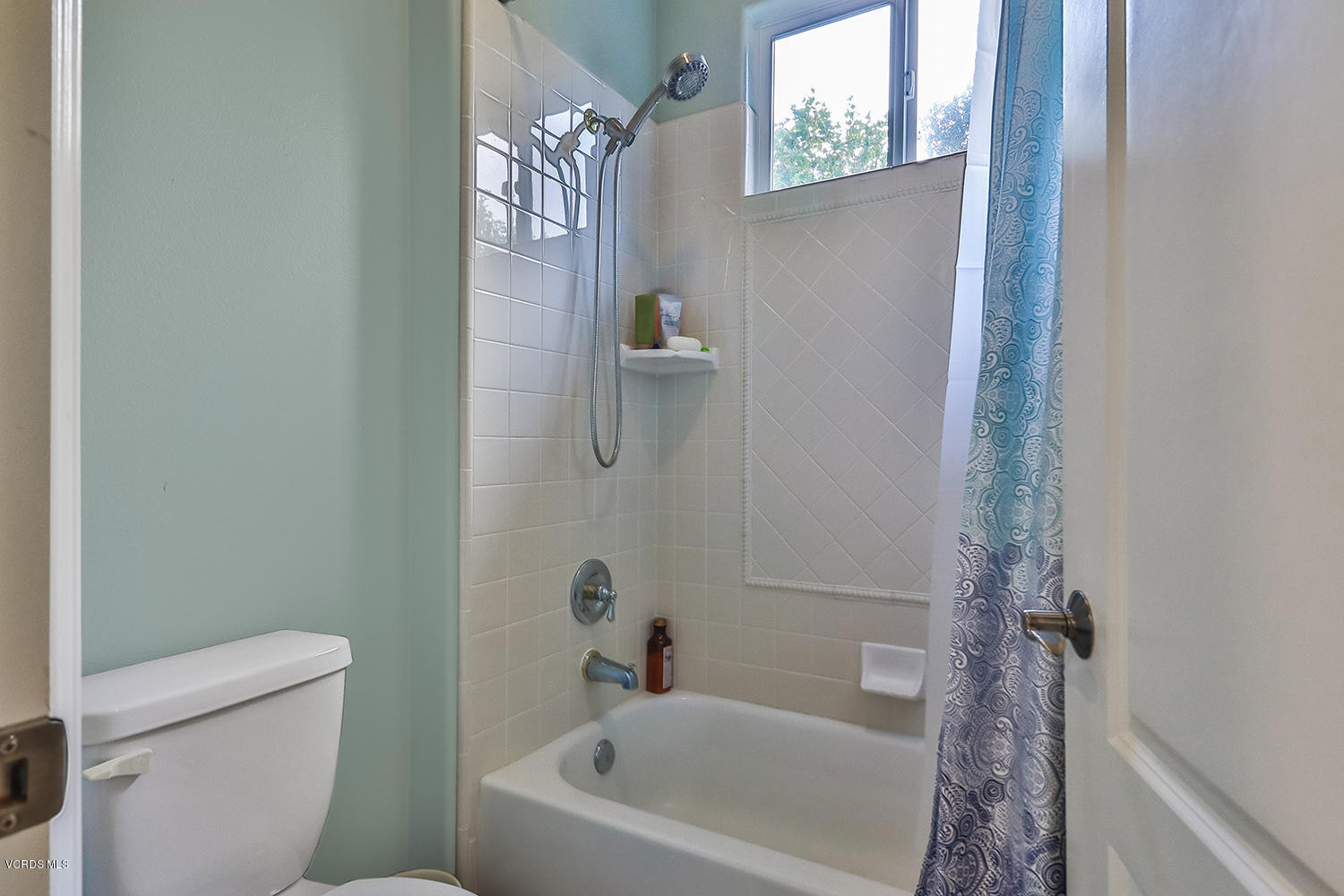649 Noble Road Simi Valley, CA 93065 - Photo 45 of 70 nHall Bath2